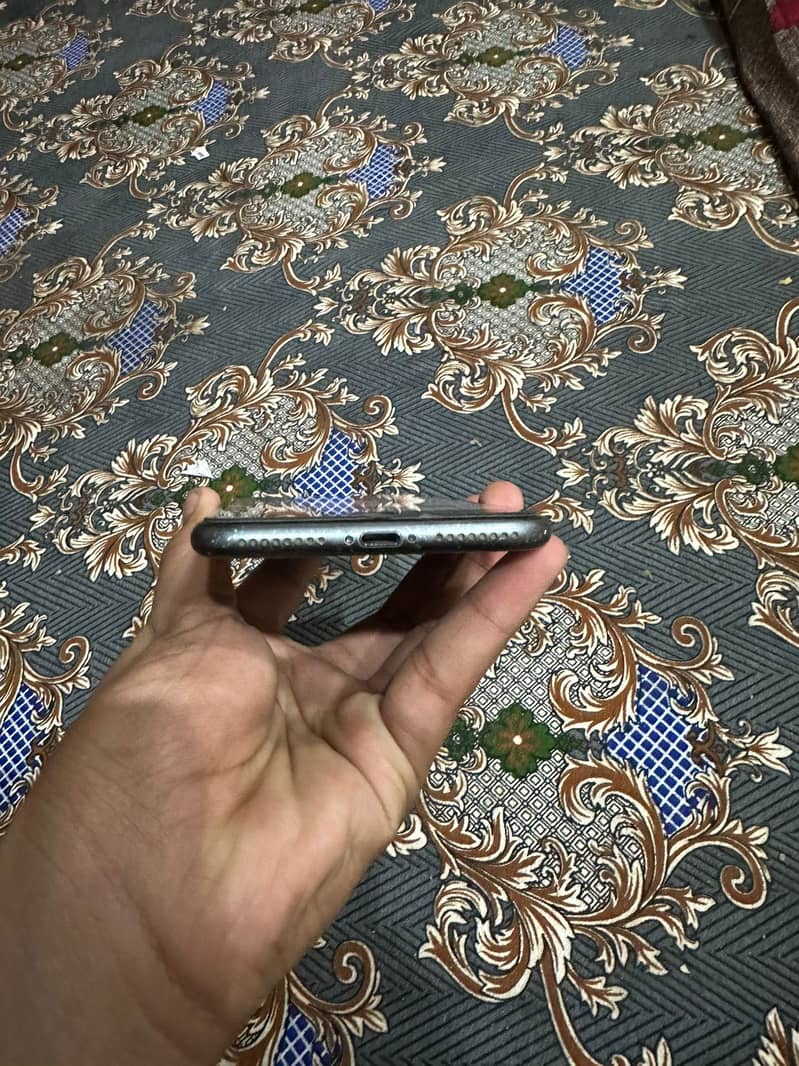 Apple iPhone 8 Plus 6