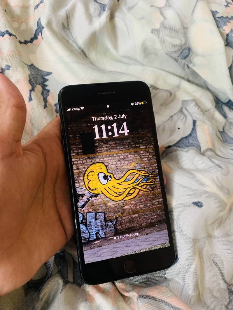 Apple iPhone 8 Plus 0