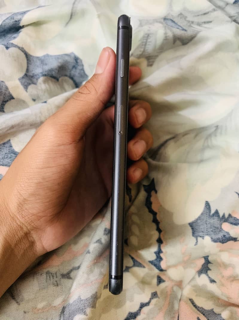 Apple iPhone 8 Plus 4