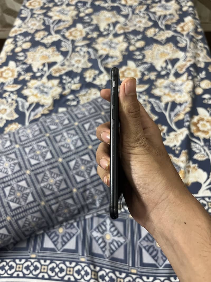 Apple iPhone 7 3