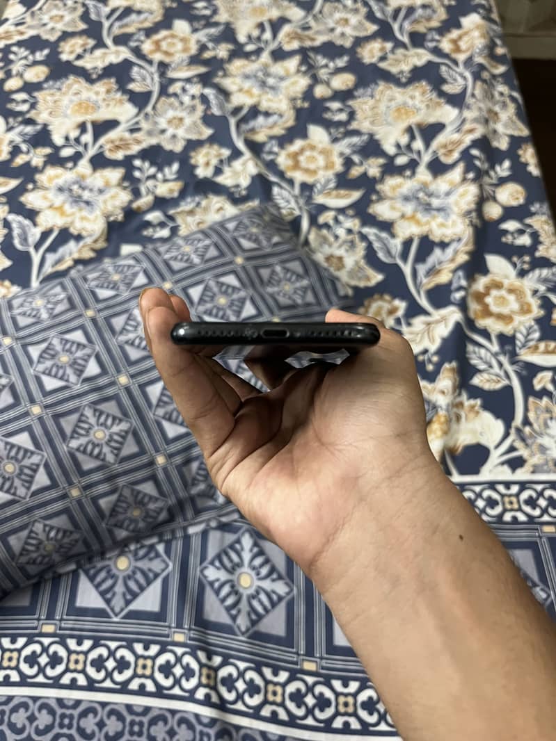 Apple iPhone 7 4