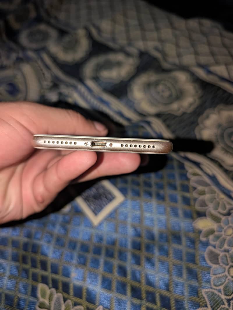 Apple iPhone 8 Plus 0