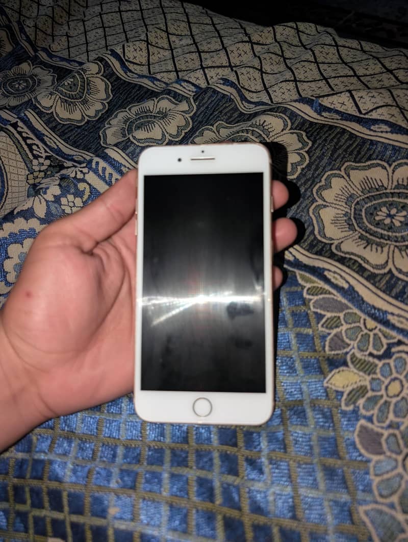 Apple iPhone 8 Plus 3