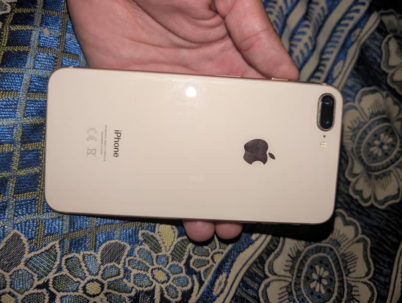 Apple iPhone 8 Plus 4