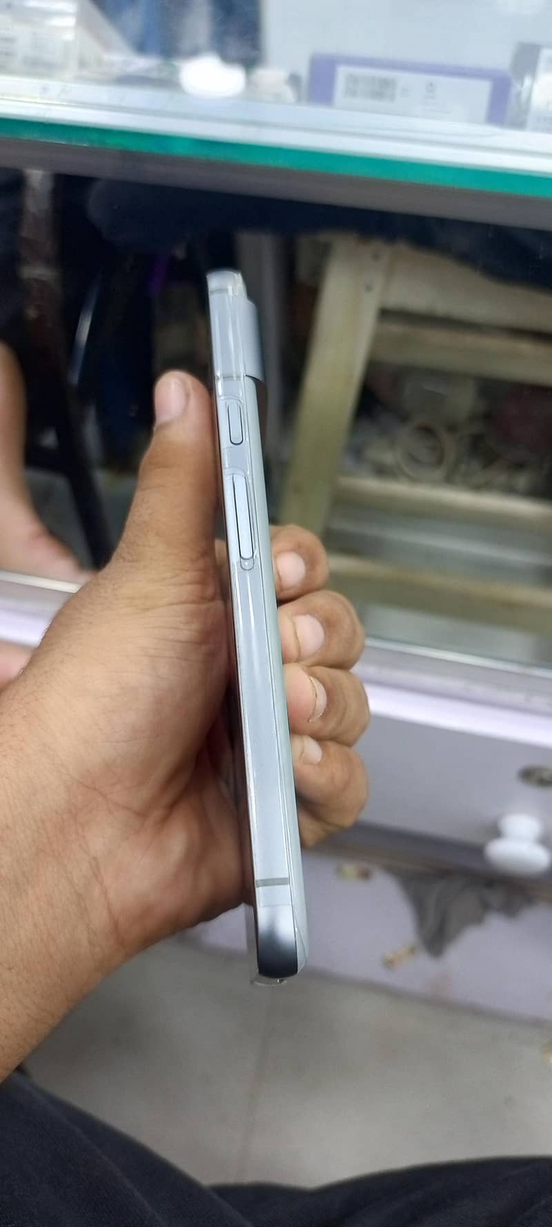 Google Pixel 8 4