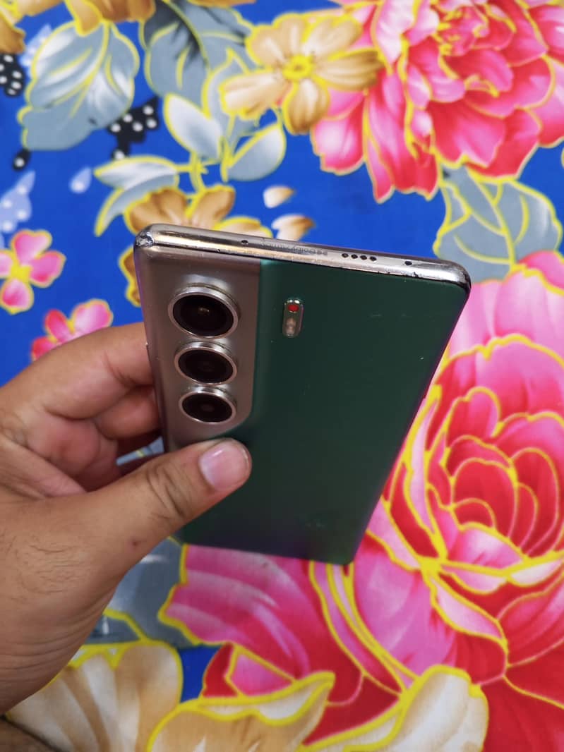 Tecno CAMON 40 Pro 3