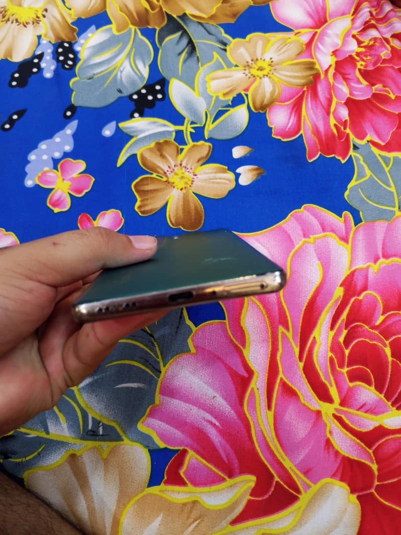 Tecno CAMON 40 Pro 4