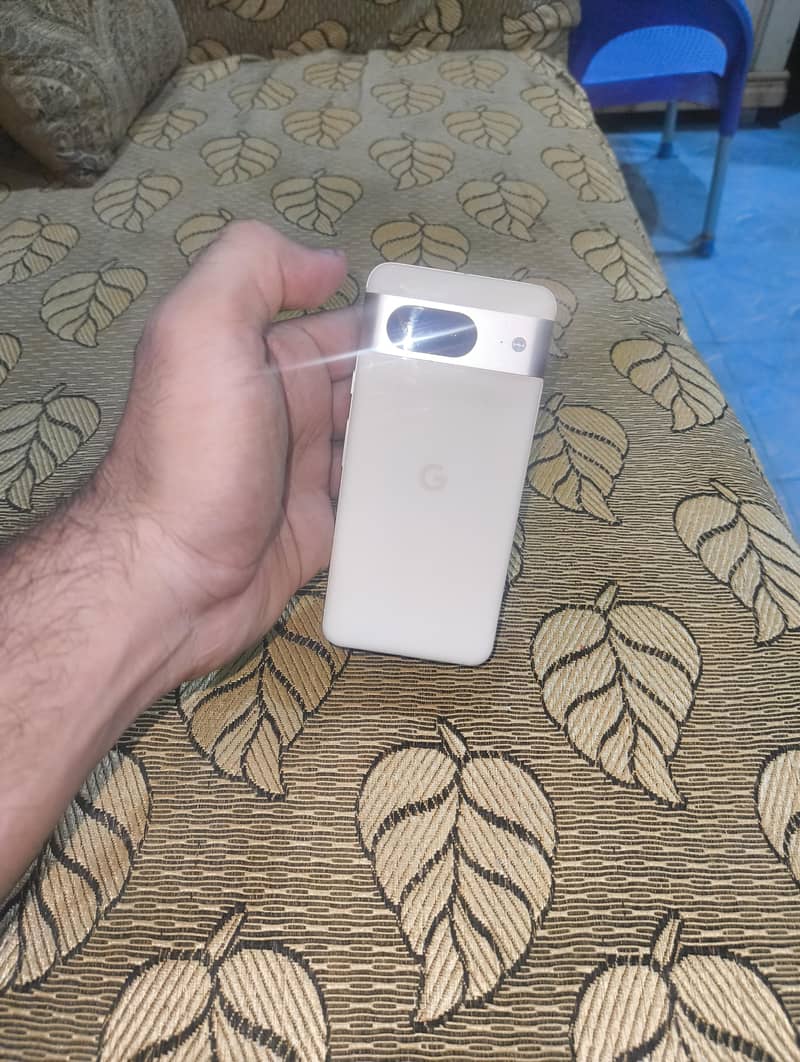 Google Pixel 8 4