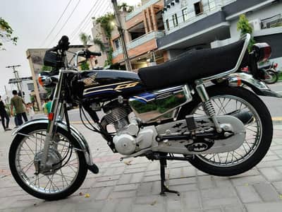 Honda 125 Bkack and Silver 2024 Model Lush Condition