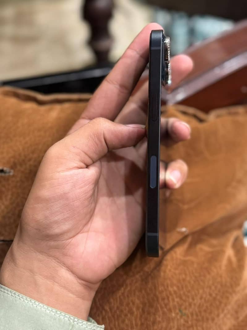 Apple iPhone 13 2