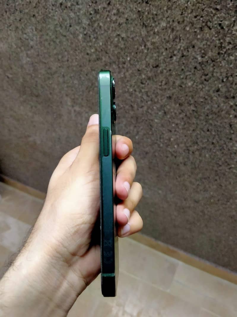 Apple iPhone 13 2