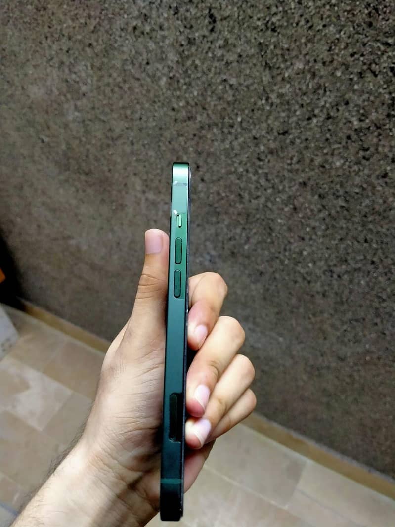 Apple iPhone 13 3