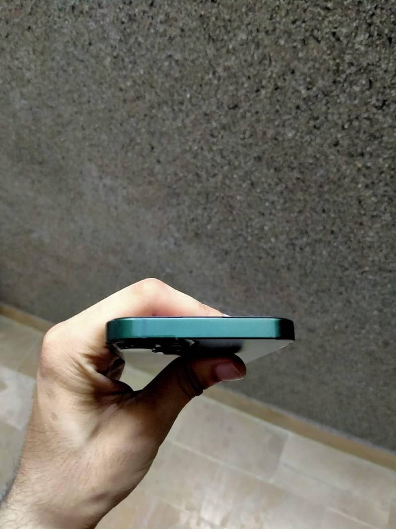 Apple iPhone 13 4