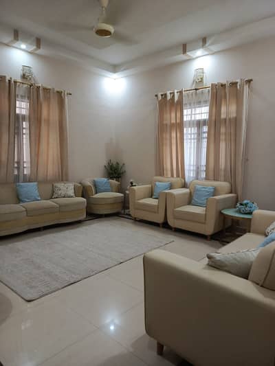 3 Bed lounge with Roof | 3rd Floor | Excellent Ventilation | VIP Block 15, Gulistan-e-Johar |
