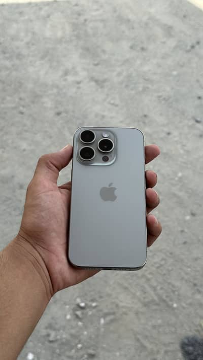 Apple iPhone 15 Pro natural titanium Jv