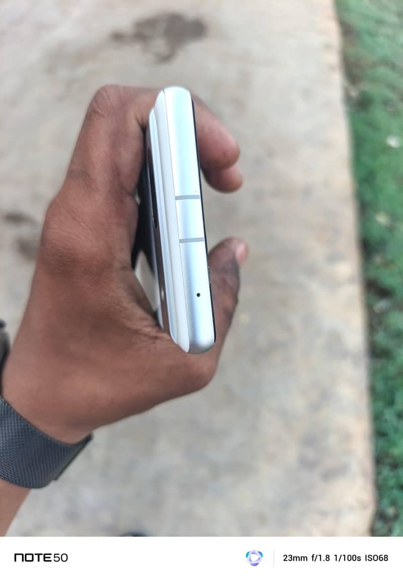 Google Pixel 7a 5