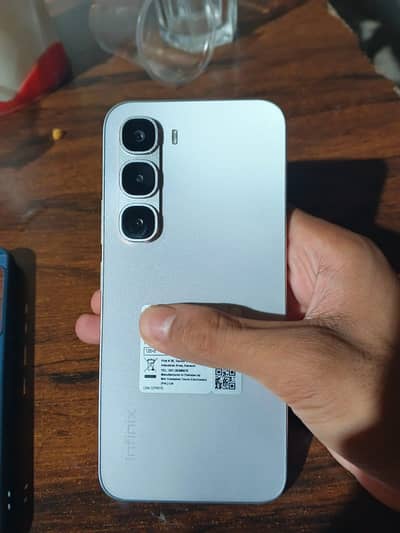 Infinix hot 60 pro8/8-128 full box 28 days use
