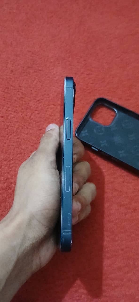 Apple iPhone 13 1