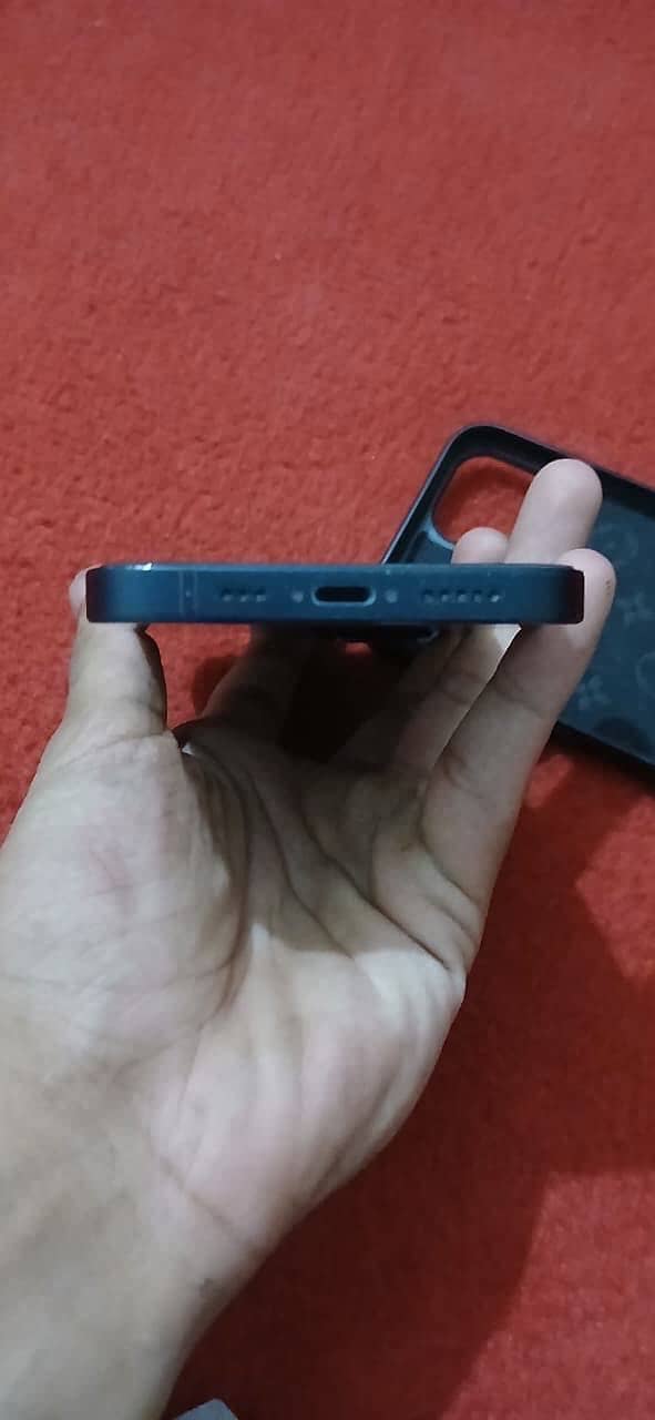 Apple iPhone 13 2