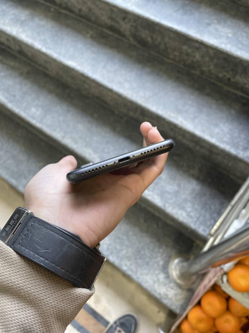 Apple iPhone 8 Plus 2