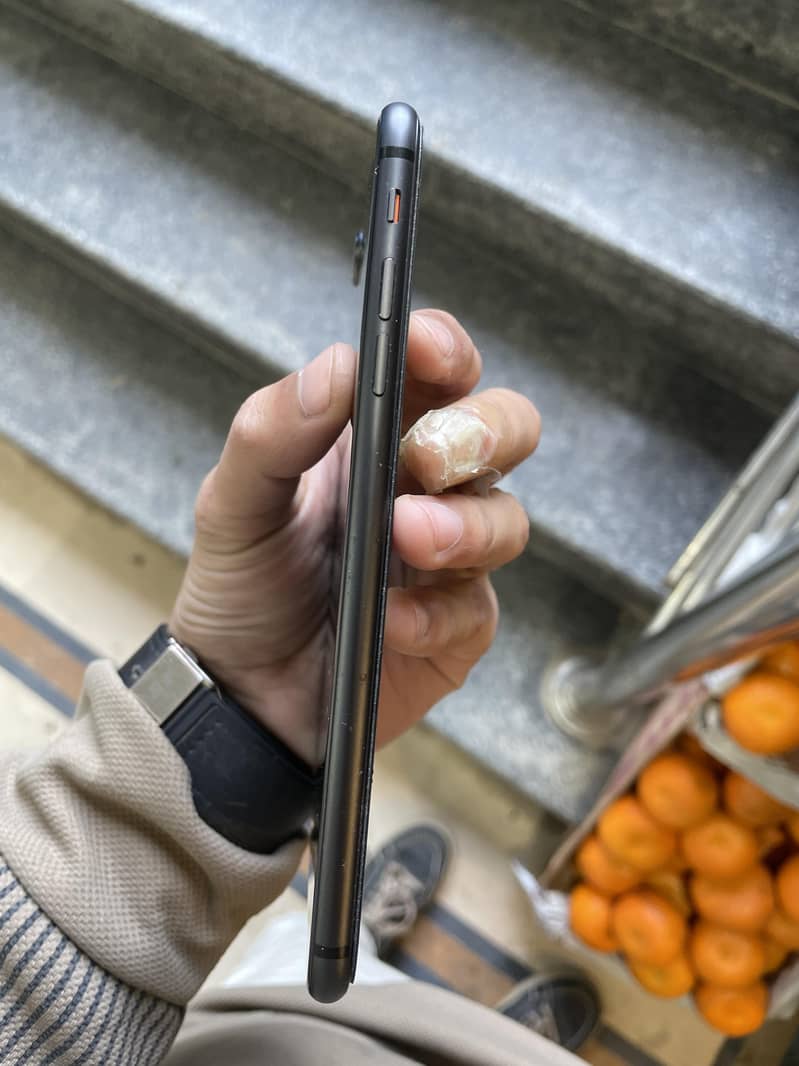 Apple iPhone 8 Plus 3