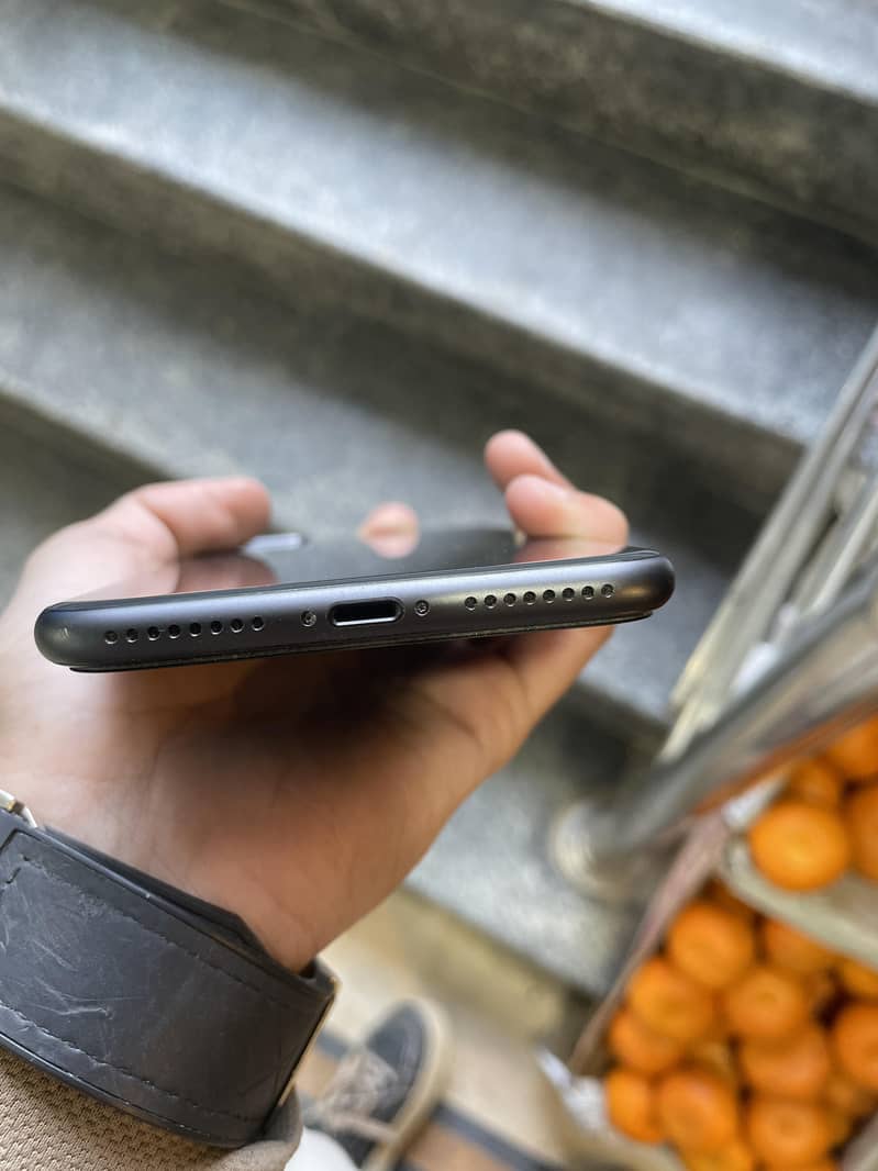 Apple iPhone 8 Plus 5