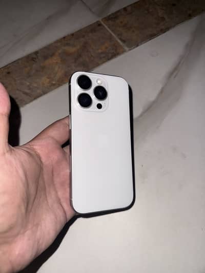 Apple iPhone 16 Pro 98% Battery Only 153 Cycles