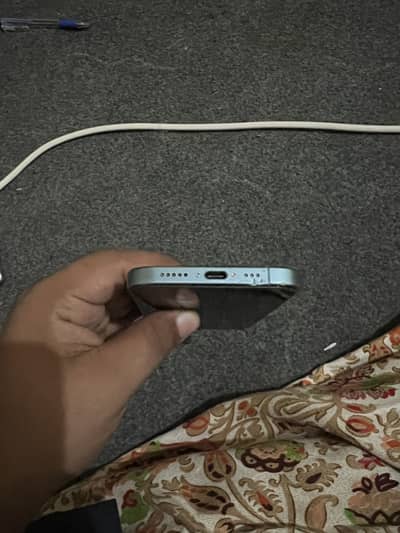 Apple iPhone 16
