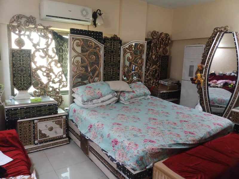 bed and dressing 0