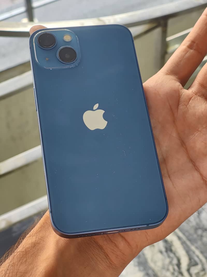 Apple iPhone 13 4