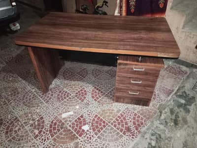 Office Premium Executive Table 10/10 Condition available For sale