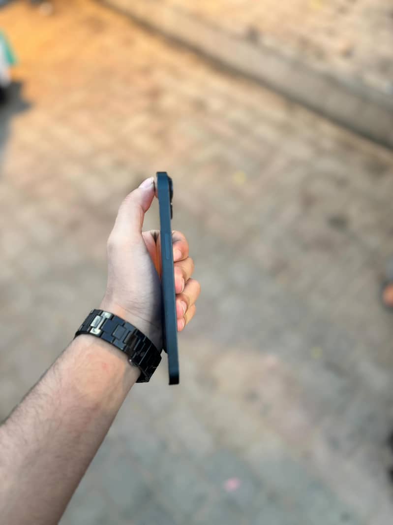 iPhone  14 4