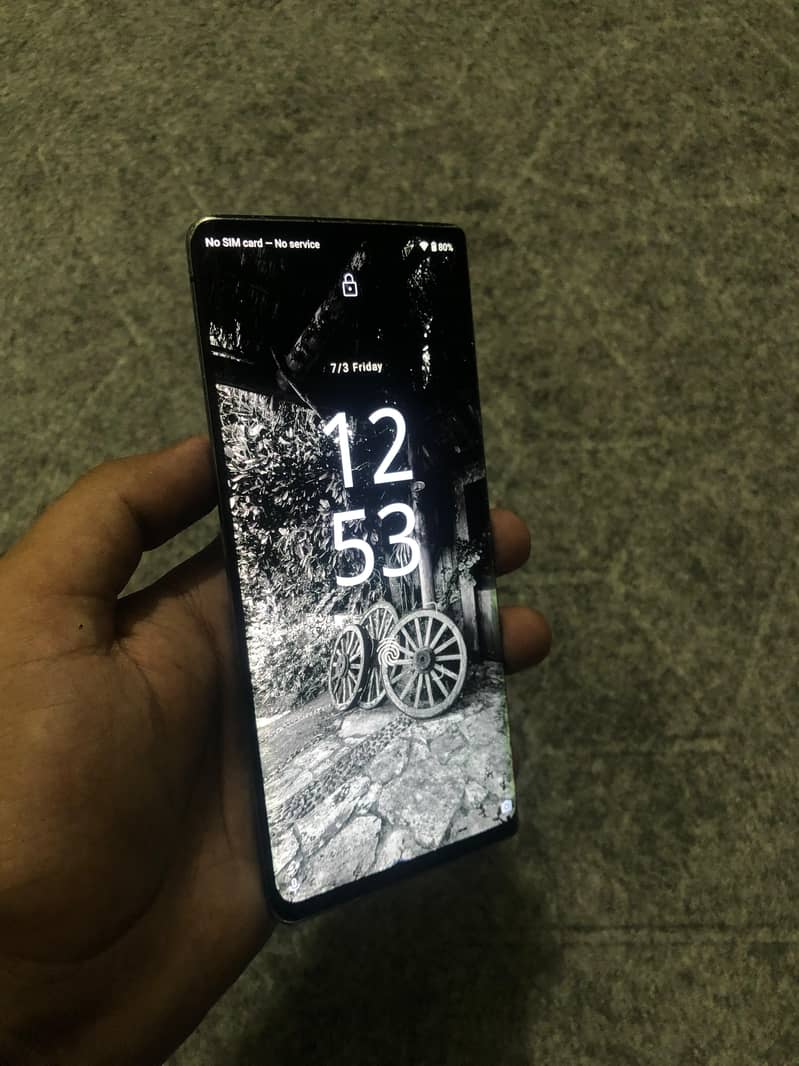 Sharp Aquos r6 1