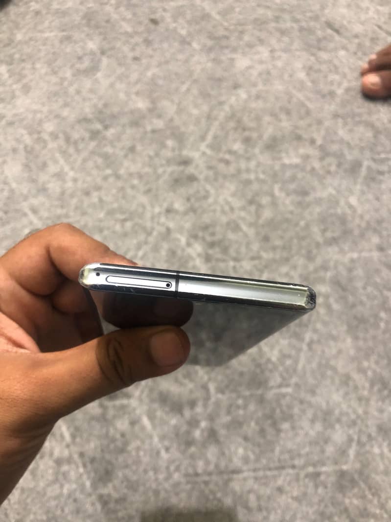 Sharp Aquos r6 2
