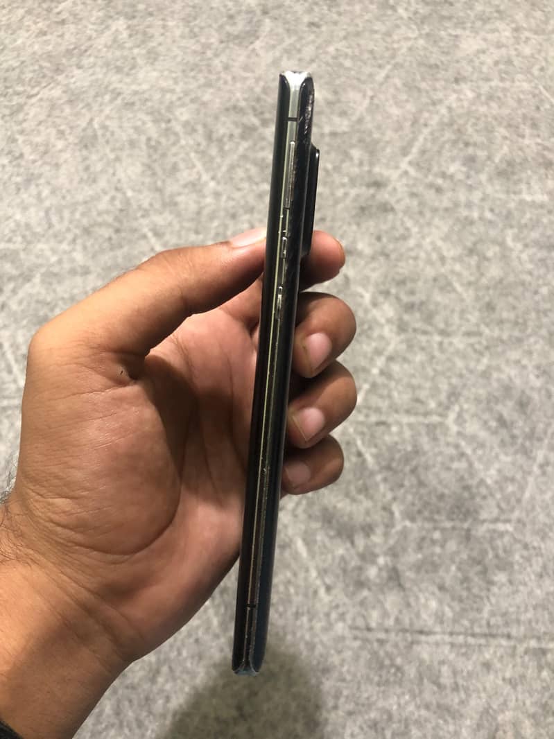 Sharp Aquos r6 3