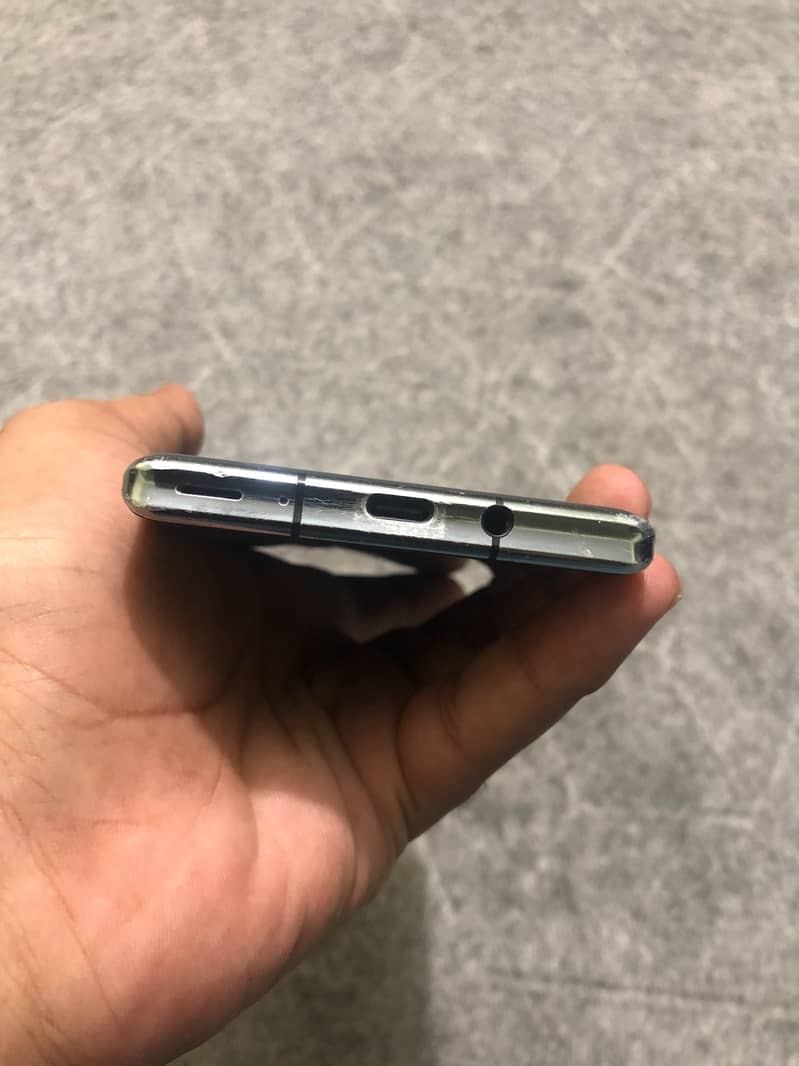 Sharp Aquos r6 4