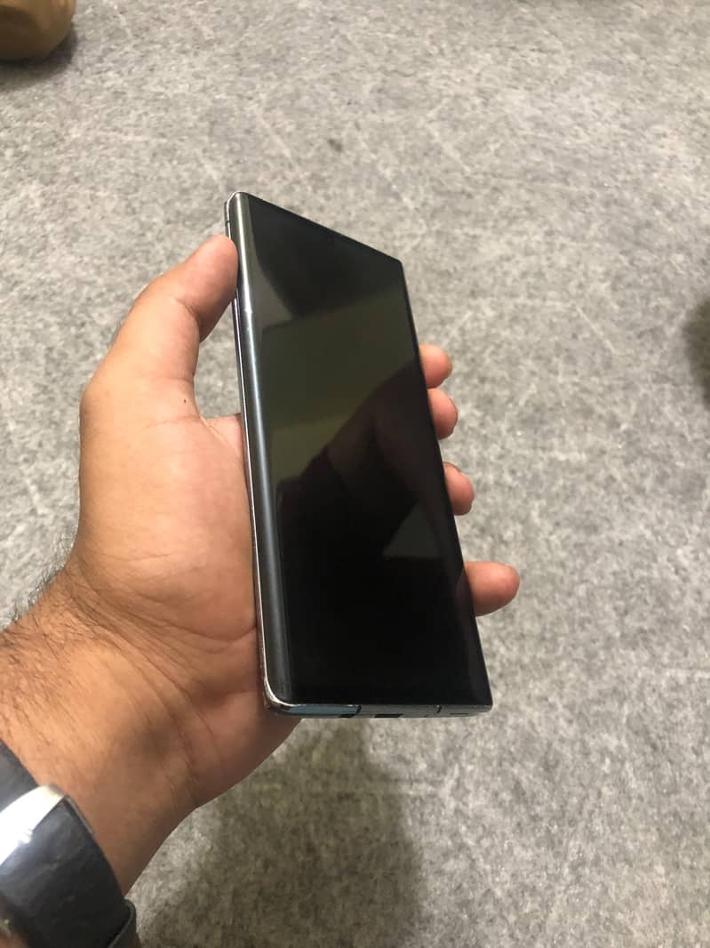 Sharp Aquos r6 6