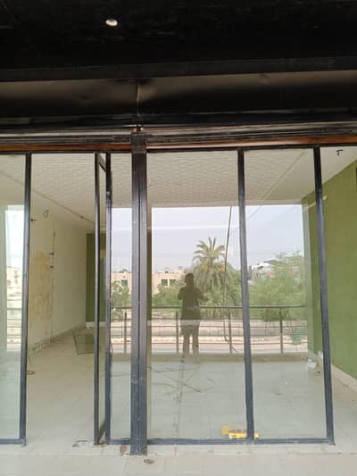 GLASS FOR SHOP AND OFFICE