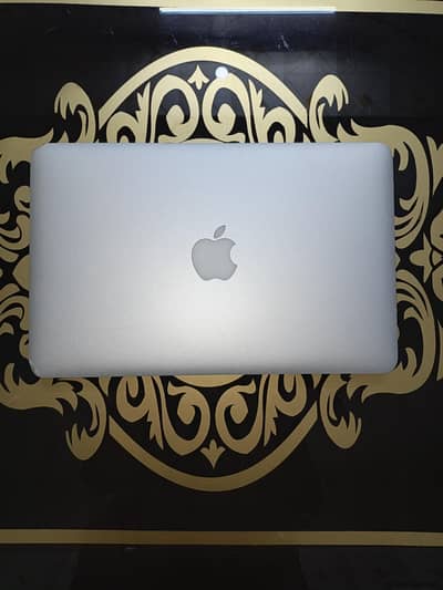 MACBOOK AIR