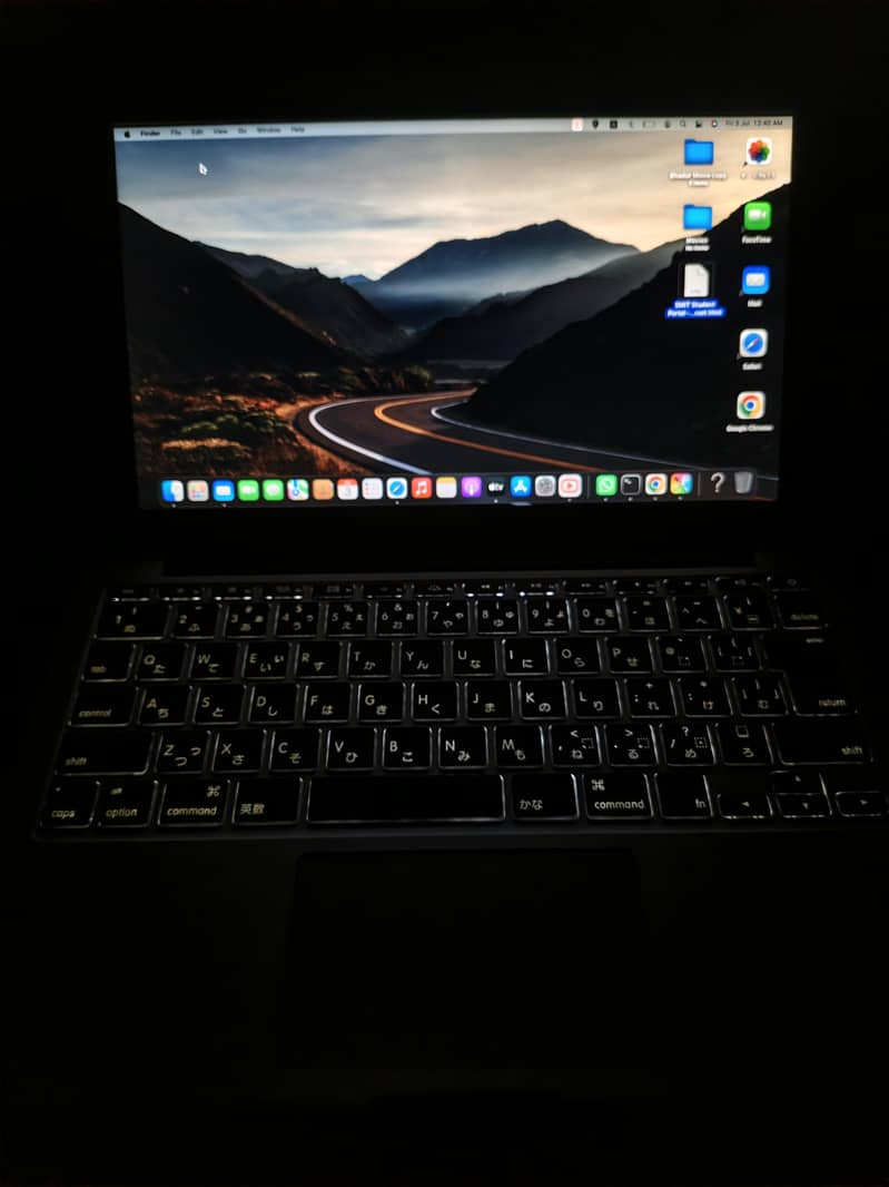 MACBOOK AIR 8