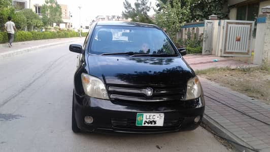 Toyota IST 2007 family car urgent sale moving abroad