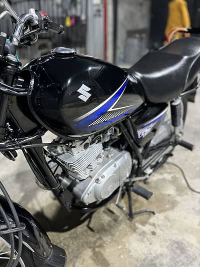 Suzuki GS 150 2025