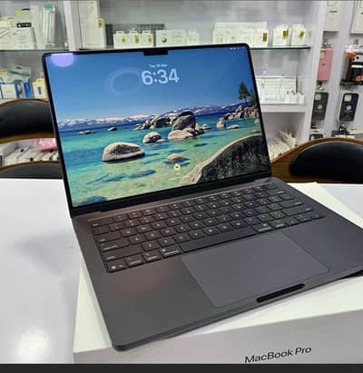MacBook Pro 14” M4 pro chip.  24Gb/512GbSSD