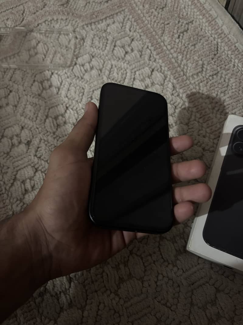 iPhone 16 3