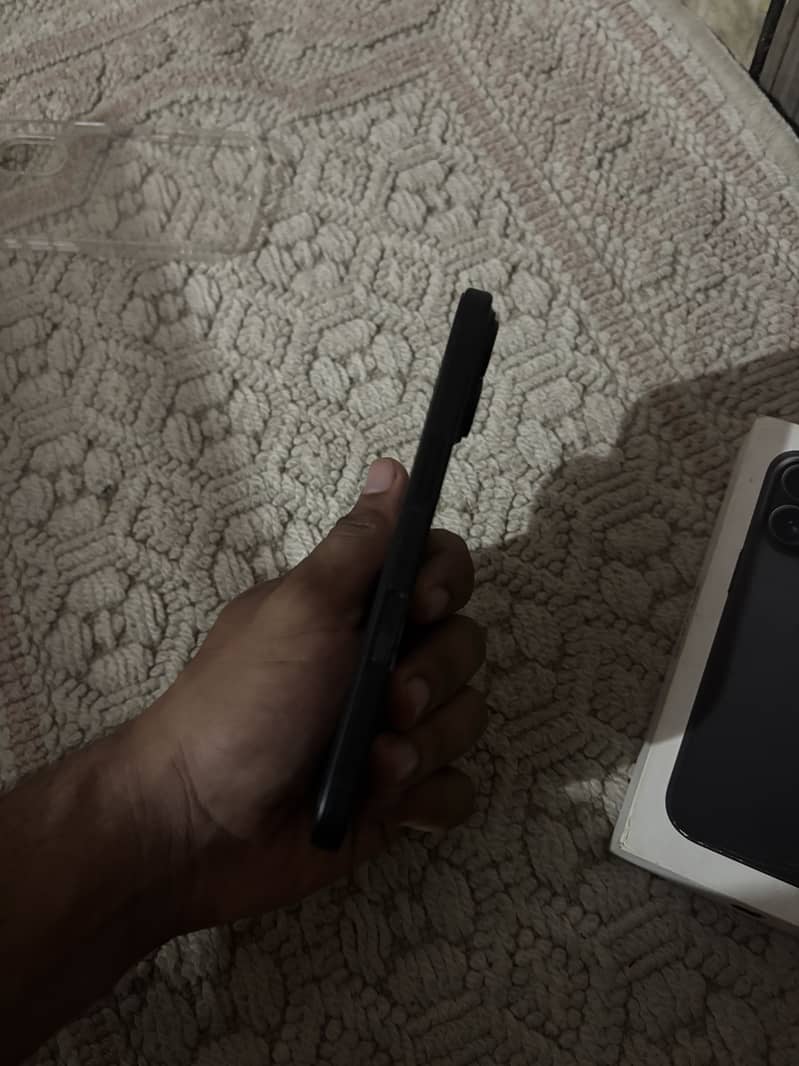 iPhone 16 4