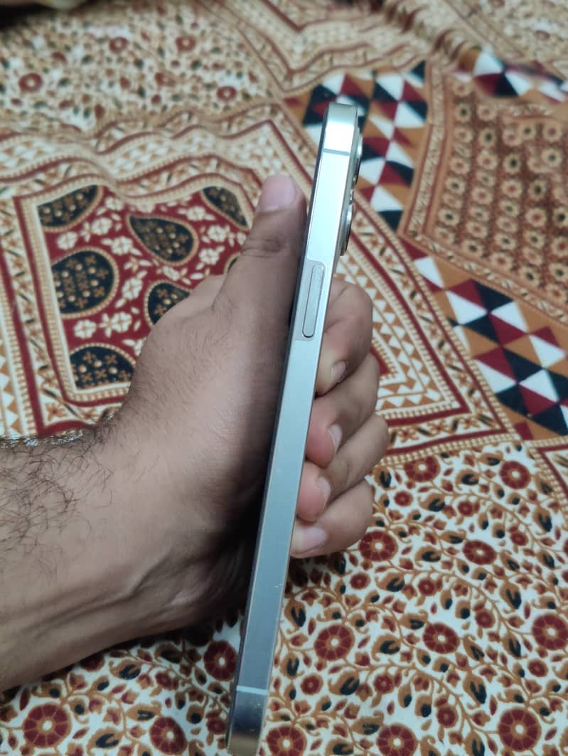 Apple iPhone 12 Pro Max 3