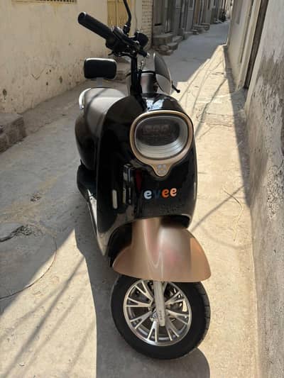 Evee scooty good conditio