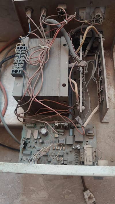 UPS 700 WATTS