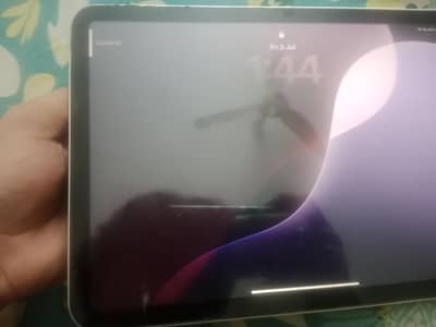 very slightly used ipad 64 gb well condition