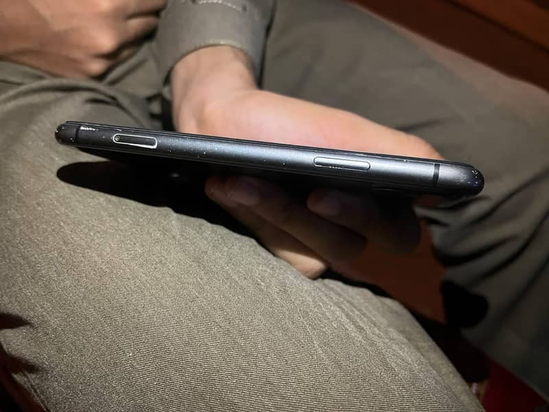Apple iPhone 11 3